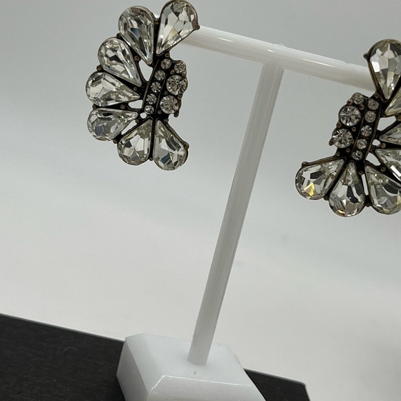 Whispering Butterfly Rhinestone Earrings Delphine sparkling - Picture 6 of 11